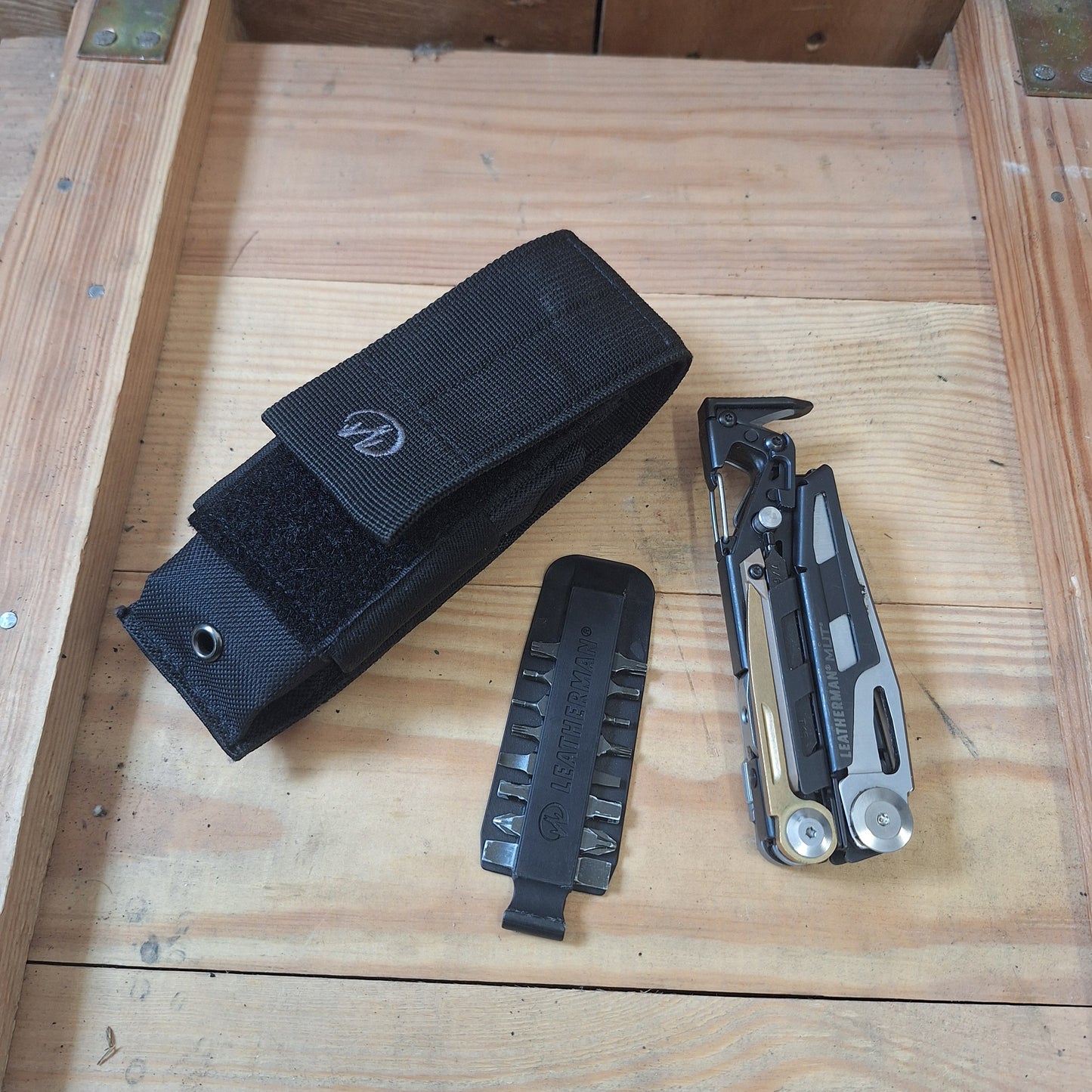Leatherman MUT Multitool with Pouch and Bits