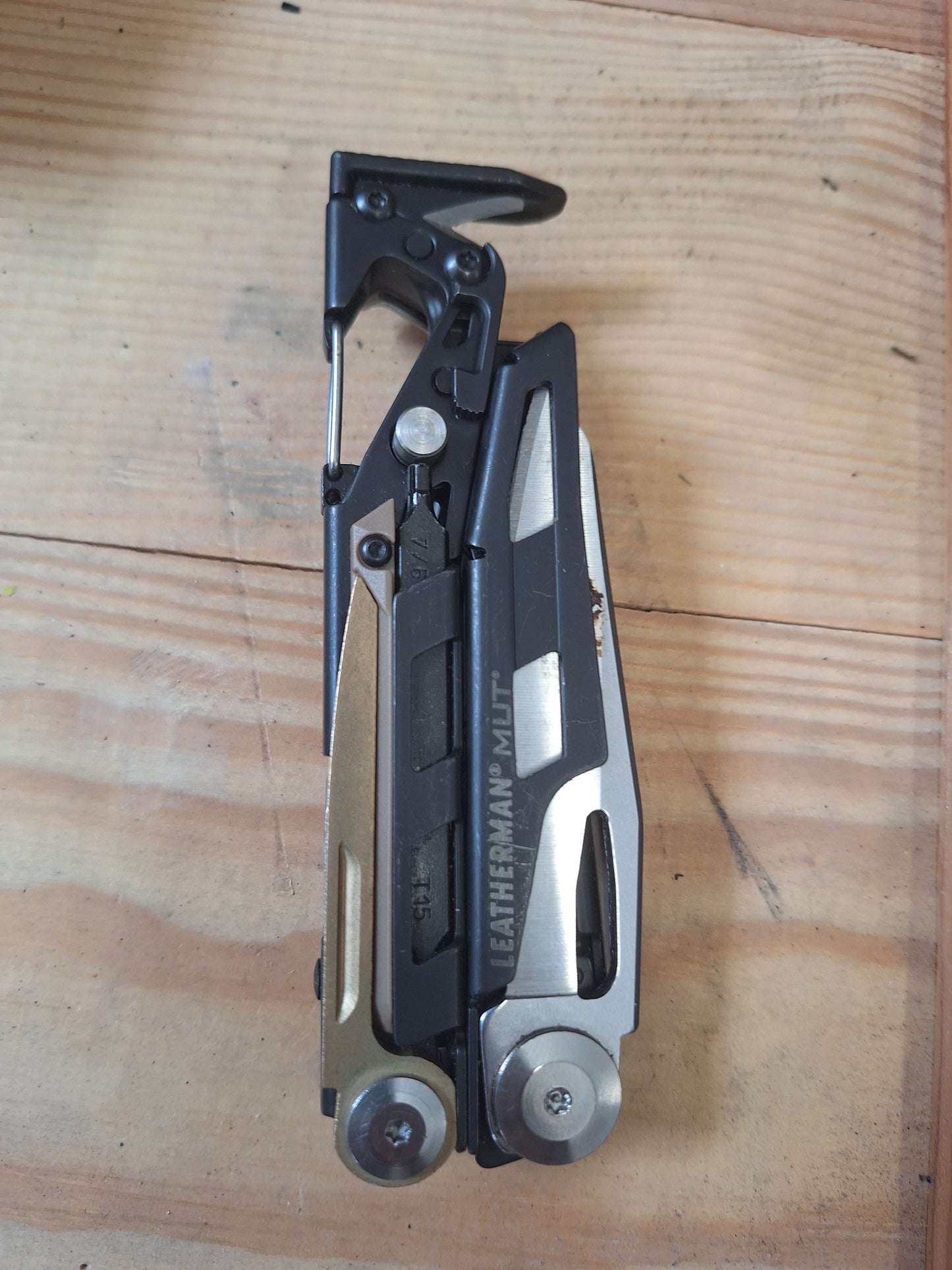 Leatherman MUT Multitool with Pouch and Bits
