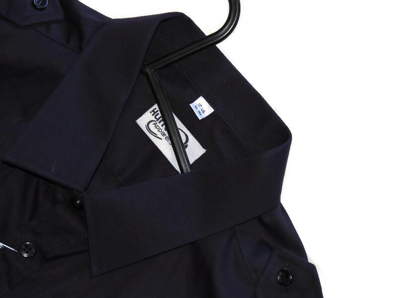 Marineblaues Langarm-Button-Down-Hemd mit irischer Flagge