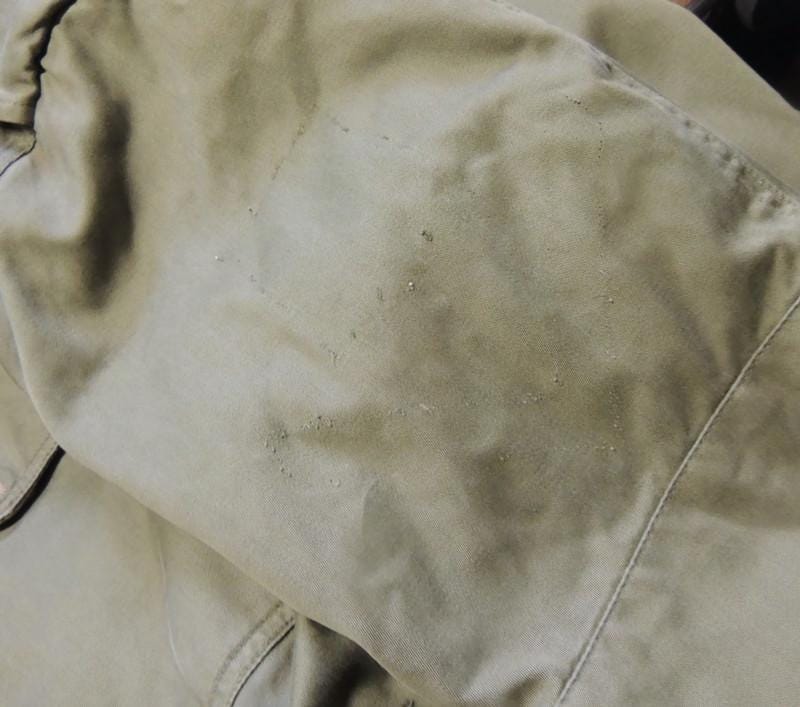 British military combat blouse in olive green/khaki, issued in the 1960s.