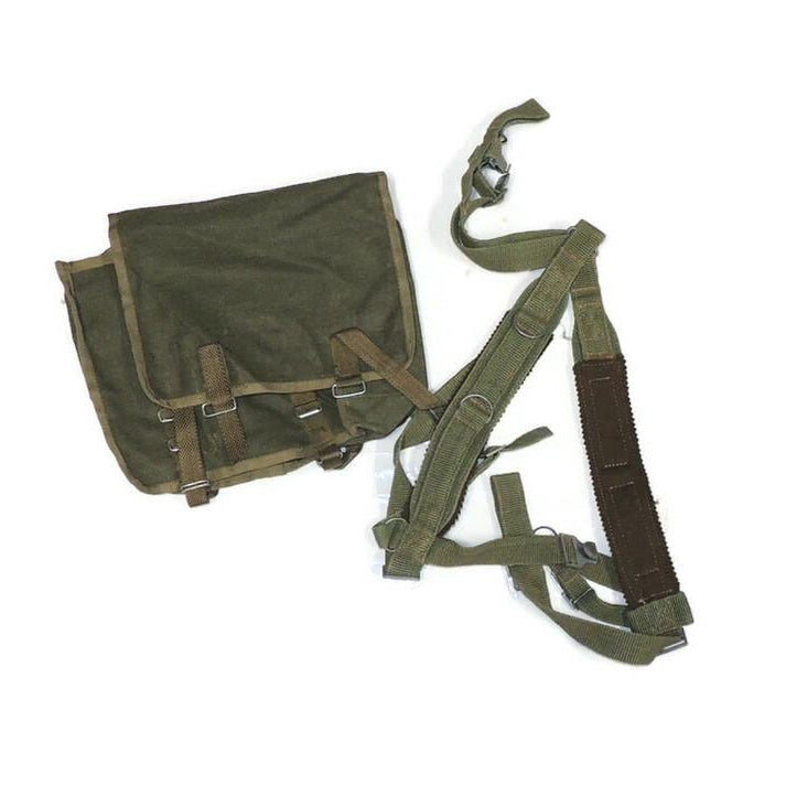 Polnisches Set aus Y-Hosenträgern und Militärbrotbeutel aus den 1980er Jahren. Kommunistische Ära.
