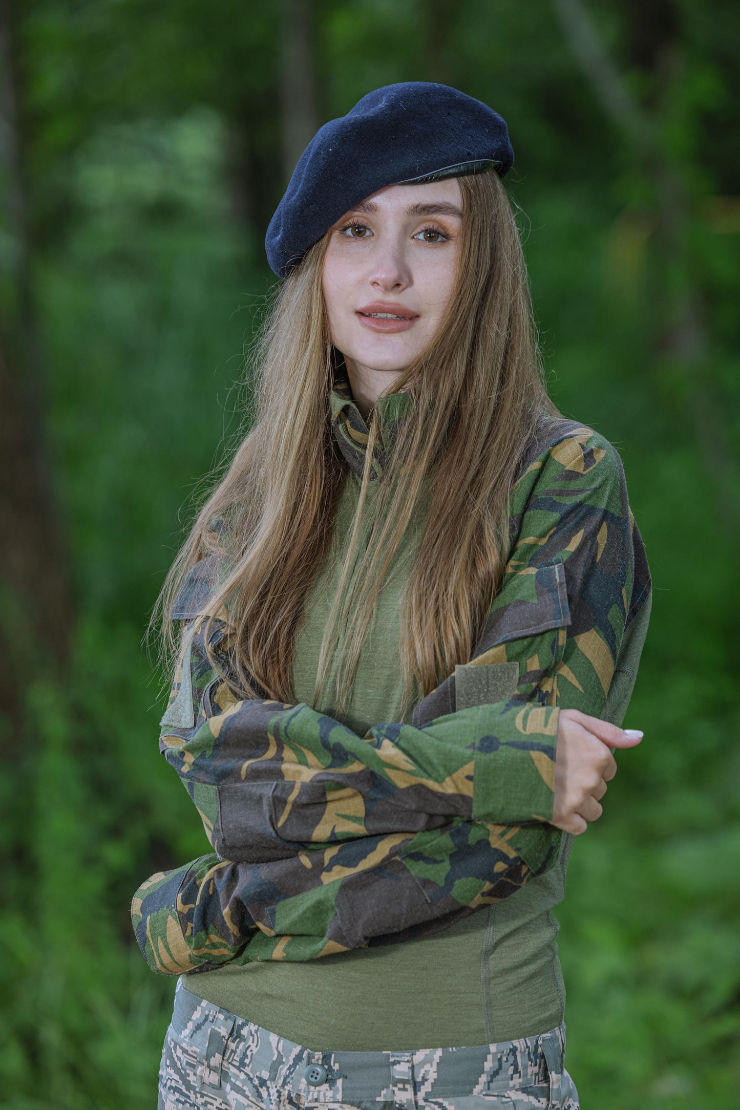 Dunkelblaues Militärbarett der französischen Armee