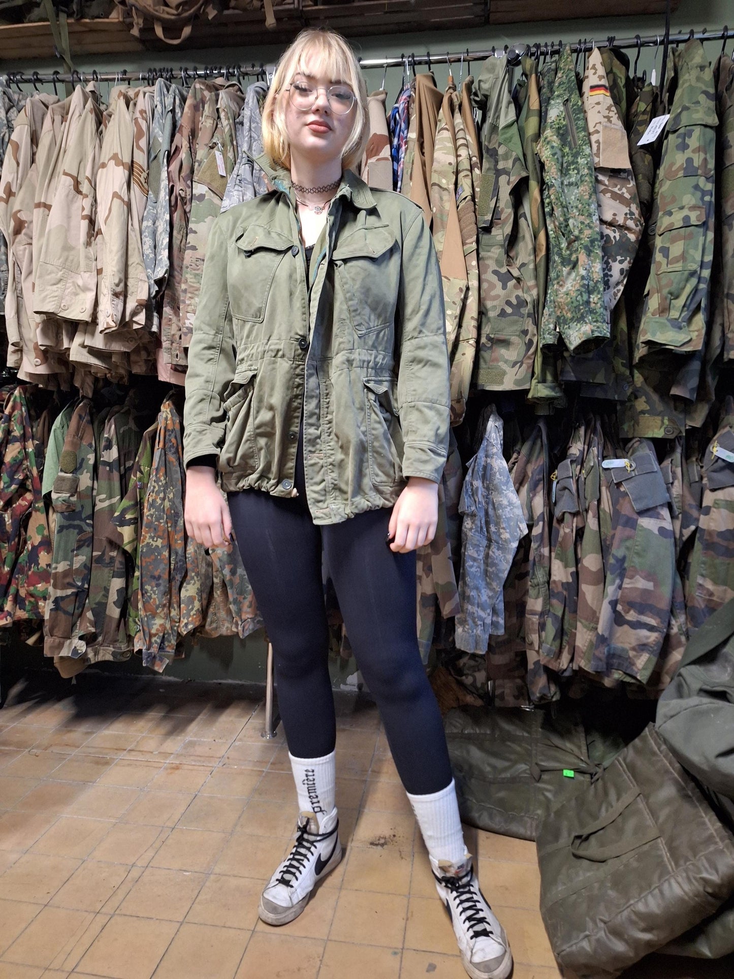 British military combat blouse in olive green/khaki, issued in the 1960s.