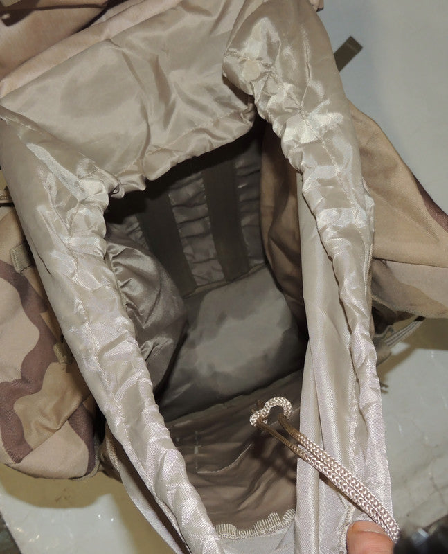 DCU 40-liter backpack with side pockets and cover