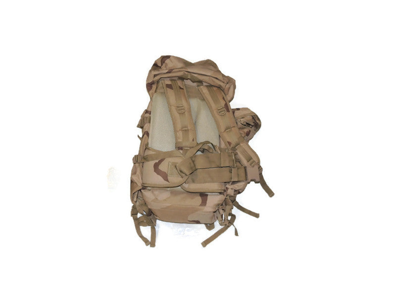 DCU 40-liter backpack with side pockets and cover