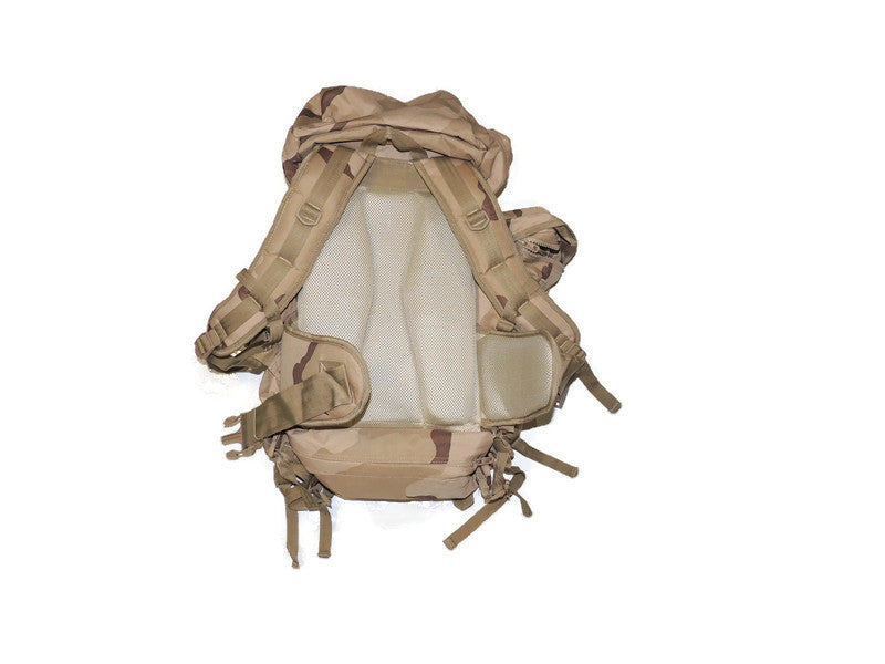 DCU 40-liter backpack with side pockets and cover
