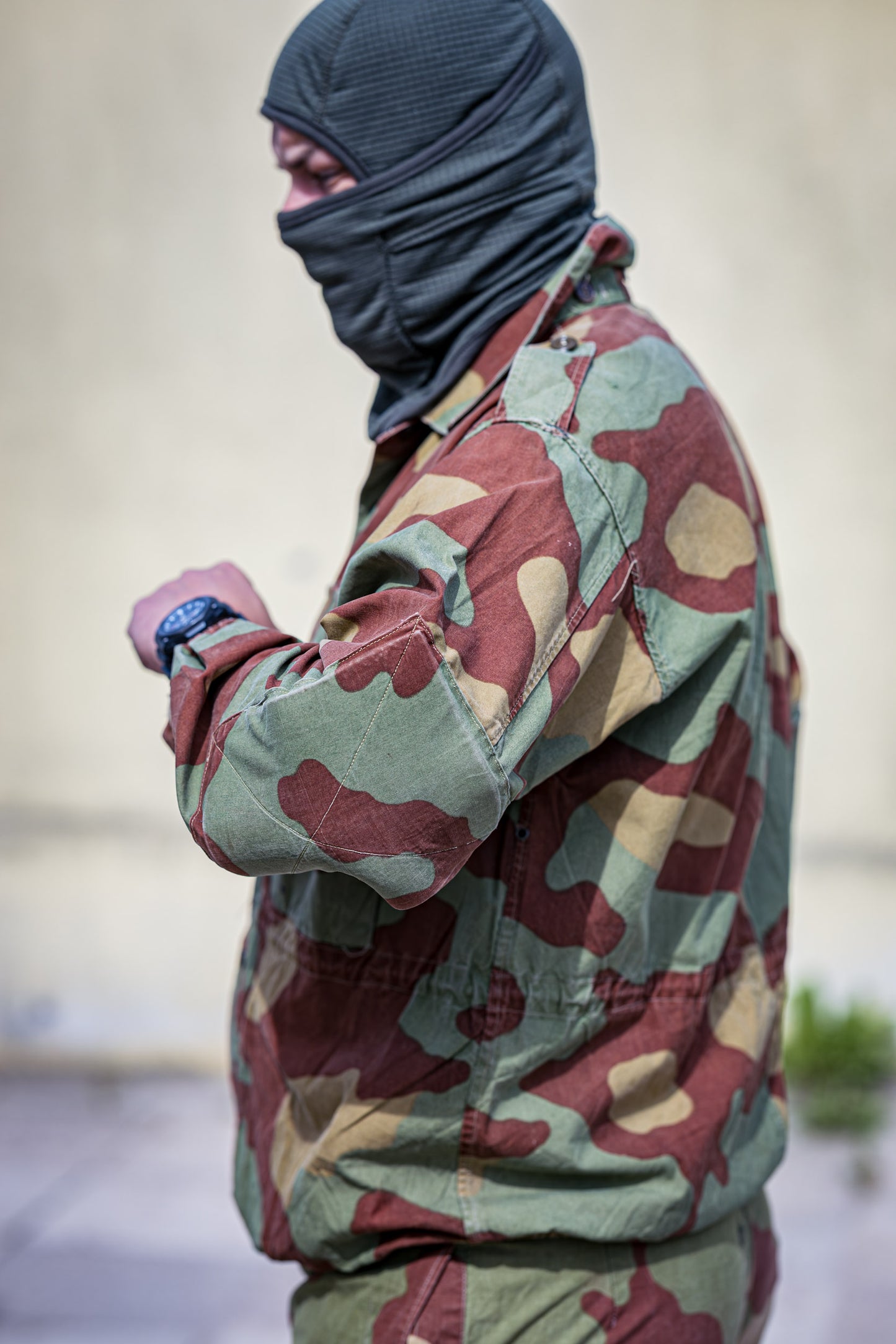 Italienischer Maskalat San Marco mit Telo Mimetico-Protektoren