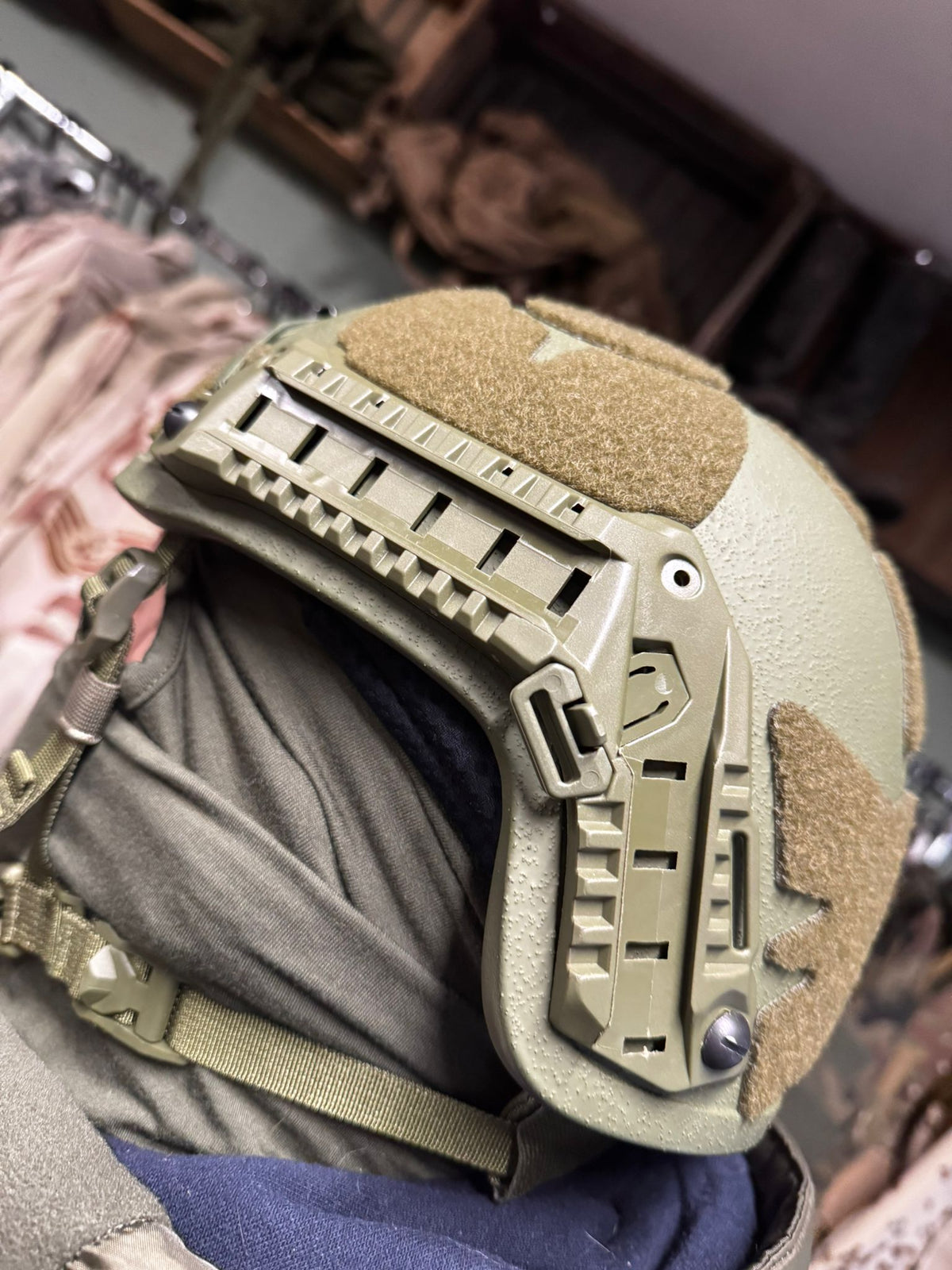 Kroatischer Militärhelm NIJ III A Typ FAST Kevlar LARGE