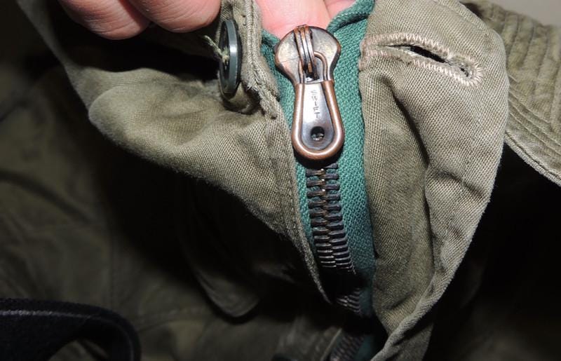 British military combat blouse in olive green/khaki, issued in the 1960s.