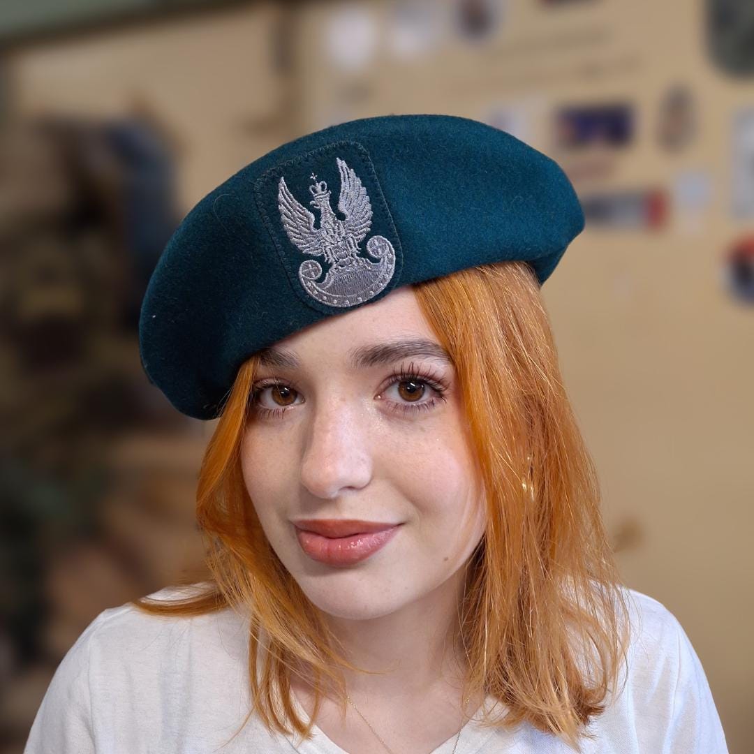 The new Polish Land Forces beret in green with an embroidered eagle 418/MON