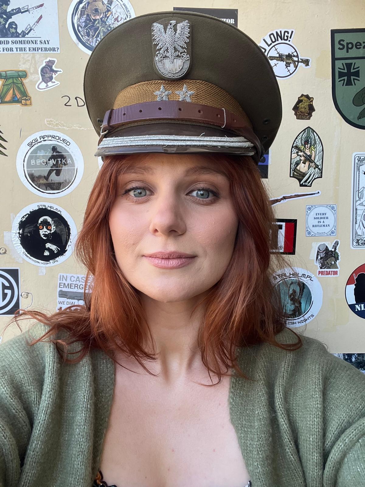 Garnisonsmütze eines Offiziers der polnischen Armee aus der kommunistischen Ära der 1970er Jahre
