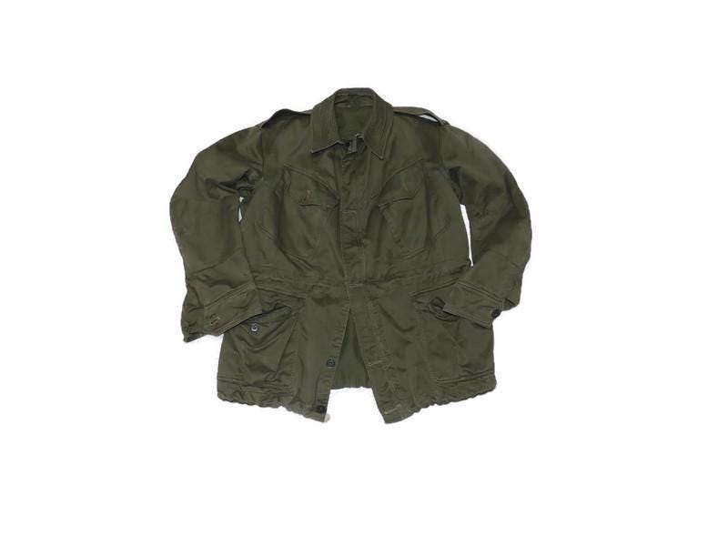 British military combat blouse in olive green/khaki, issued in the 1960s.