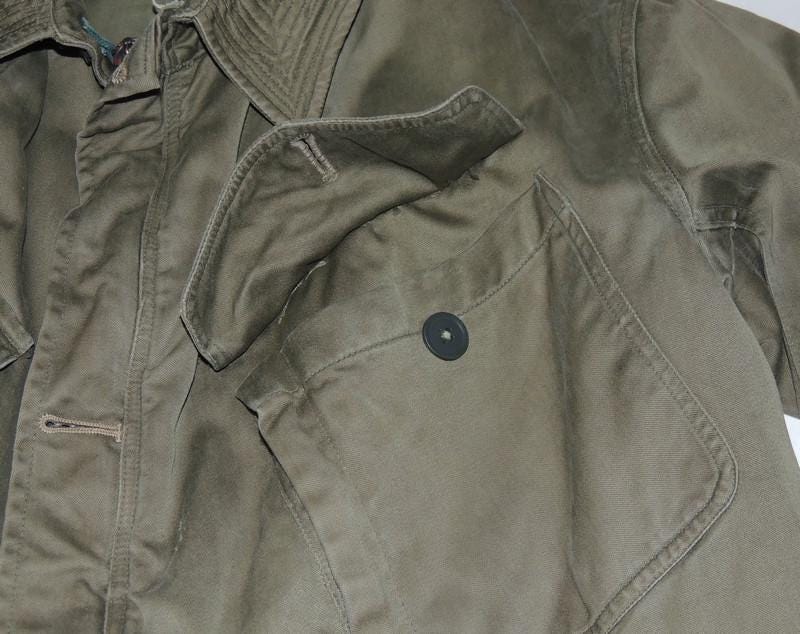 British military combat blouse in olive green/khaki, issued in the 1960s.