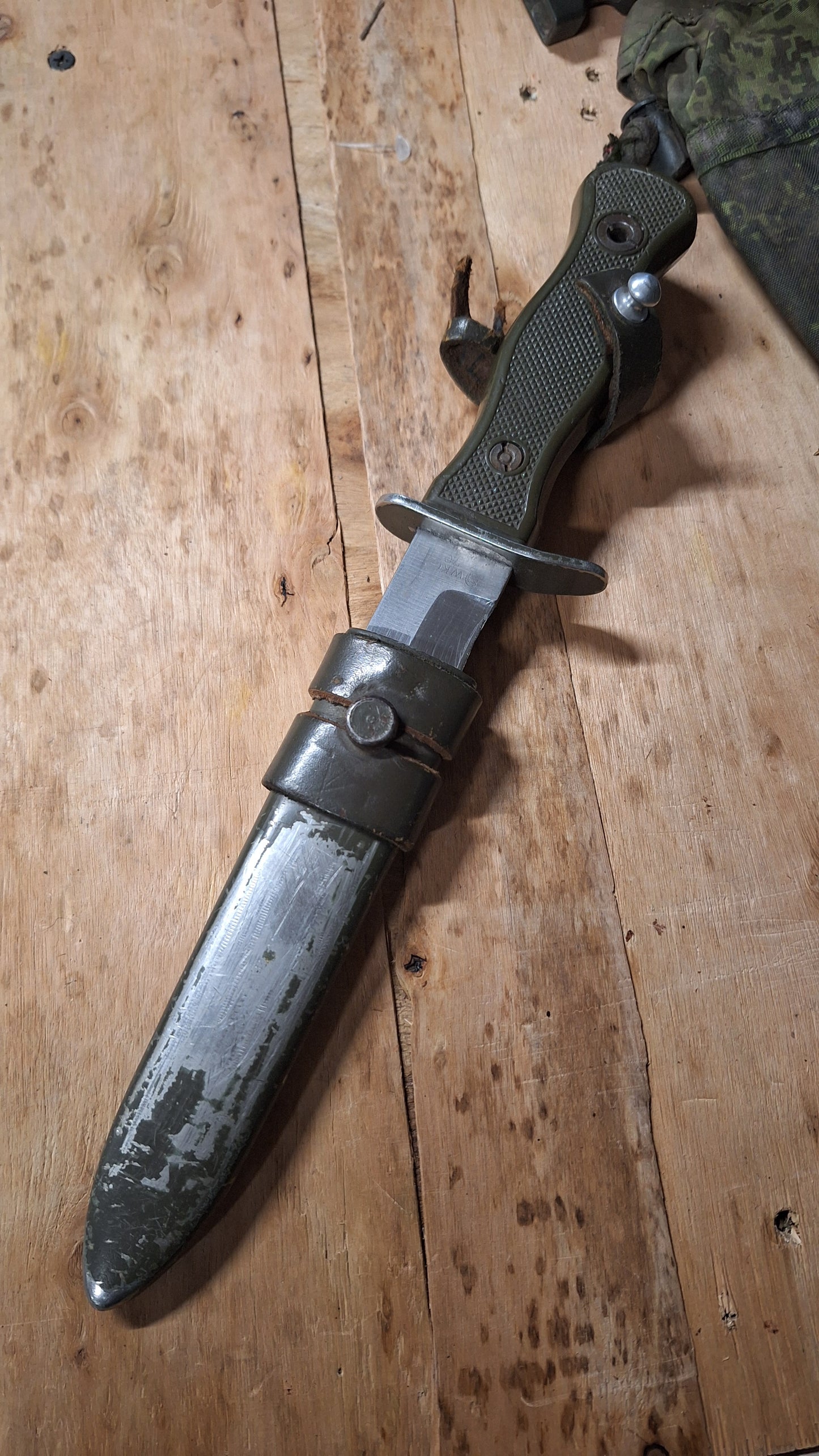 Originales Feldmesser der Bundeswehr mit Scheide aus den 1970er Jahren