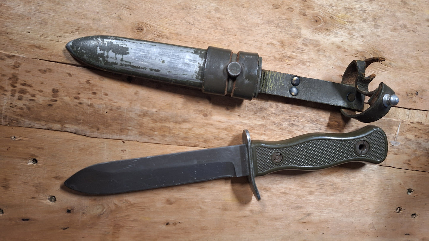 Originales Feldmesser der Bundeswehr mit Scheide aus den 1970er Jahren