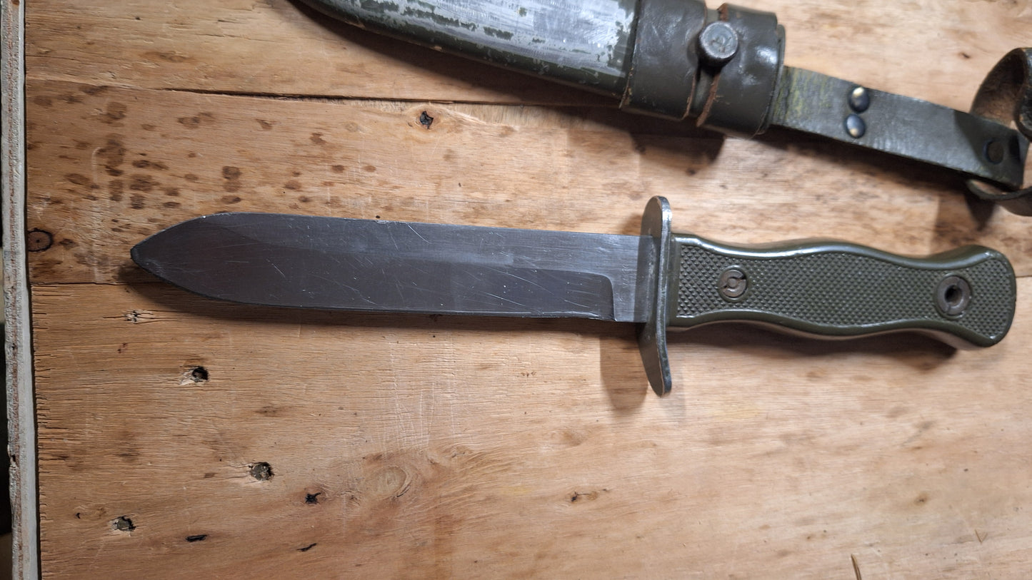 Originales Feldmesser der Bundeswehr mit Scheide aus den 1970er Jahren