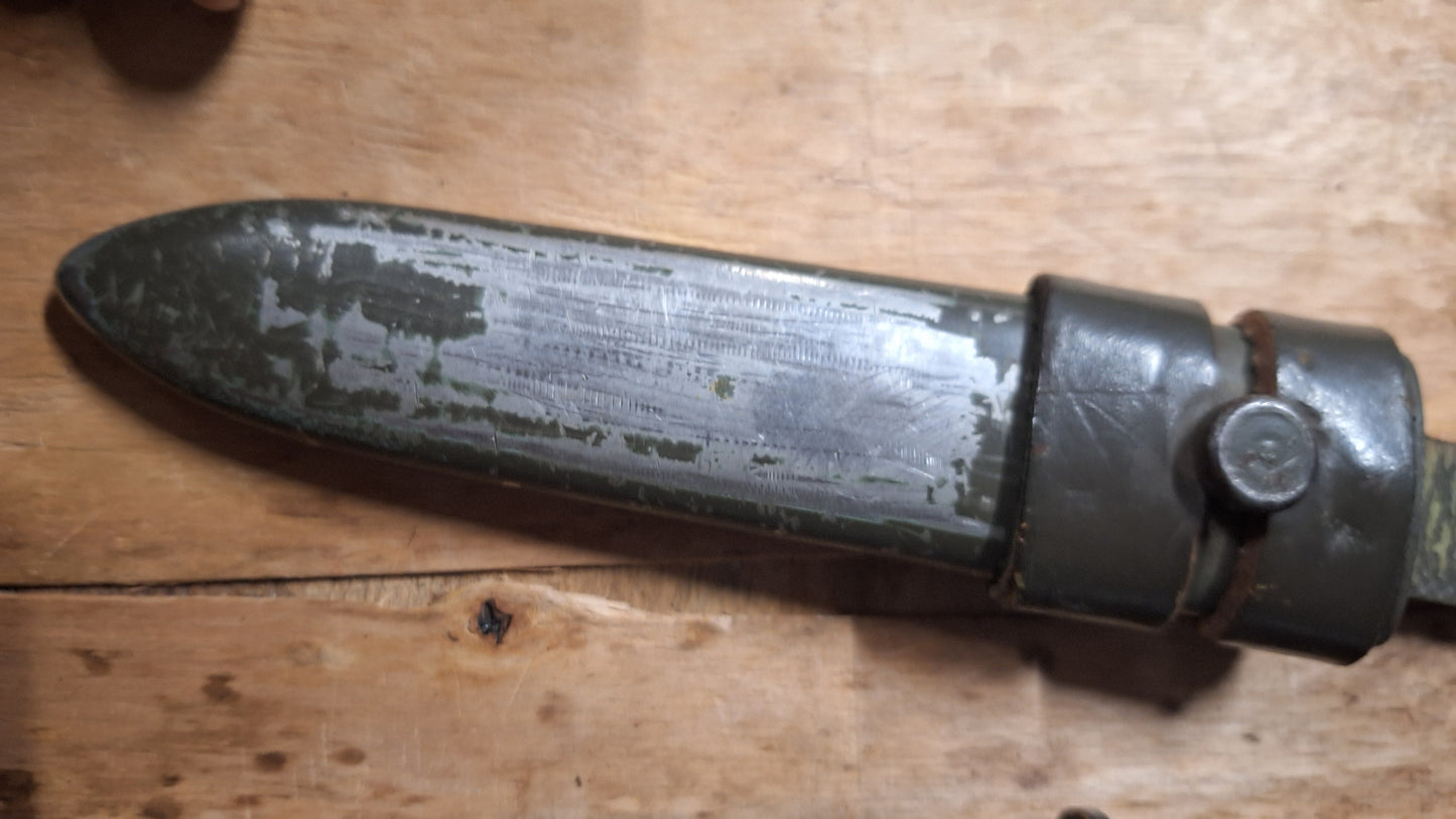 Originales Feldmesser der Bundeswehr mit Scheide aus den 1970er Jahren