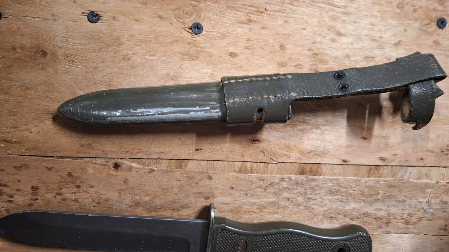 Originales Feldmesser der Bundeswehr mit Scheide aus den 1970er Jahren