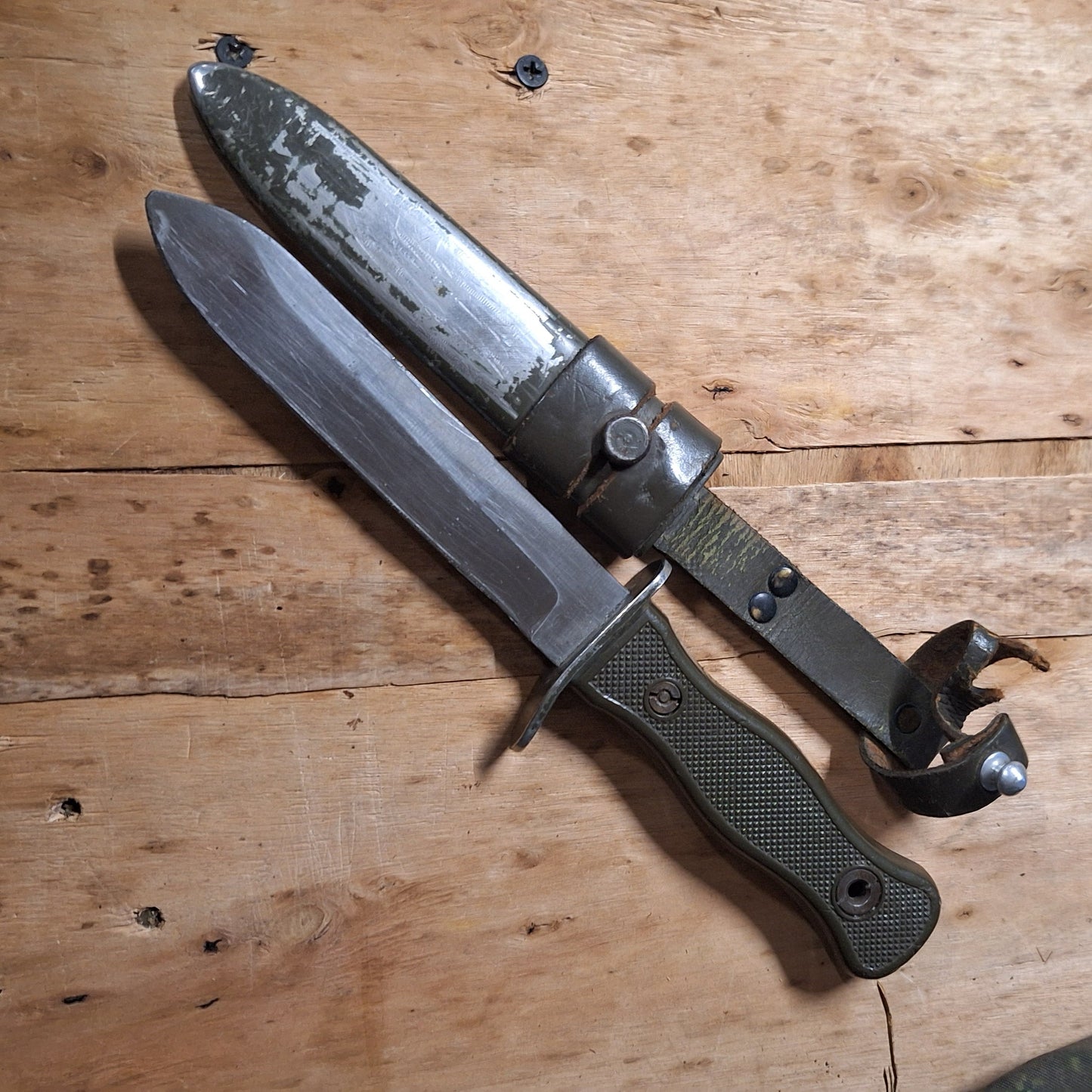 Originales Feldmesser der Bundeswehr mit Scheide aus den 1970er Jahren