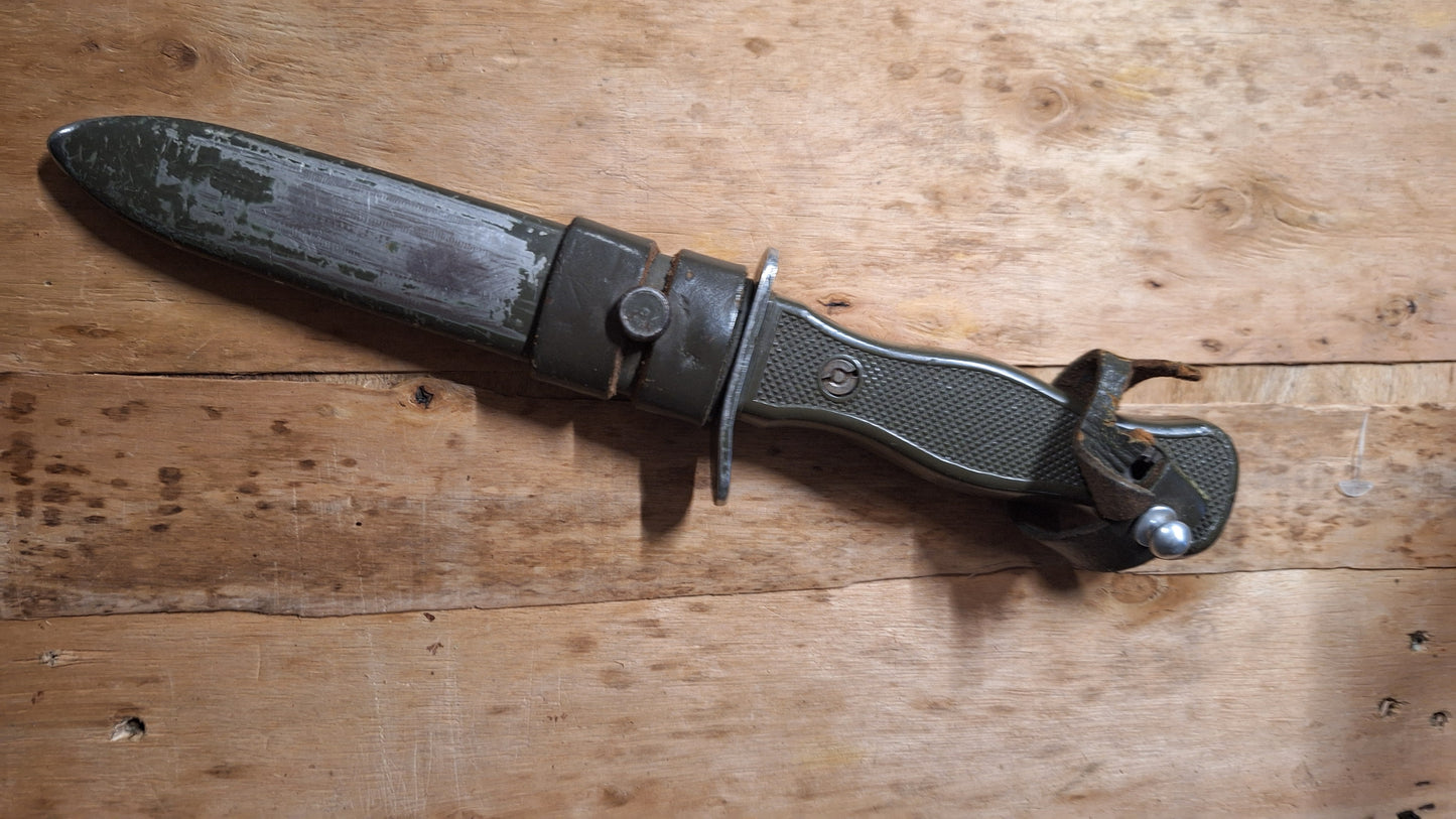 Originales Feldmesser der Bundeswehr mit Scheide aus den 1970er Jahren