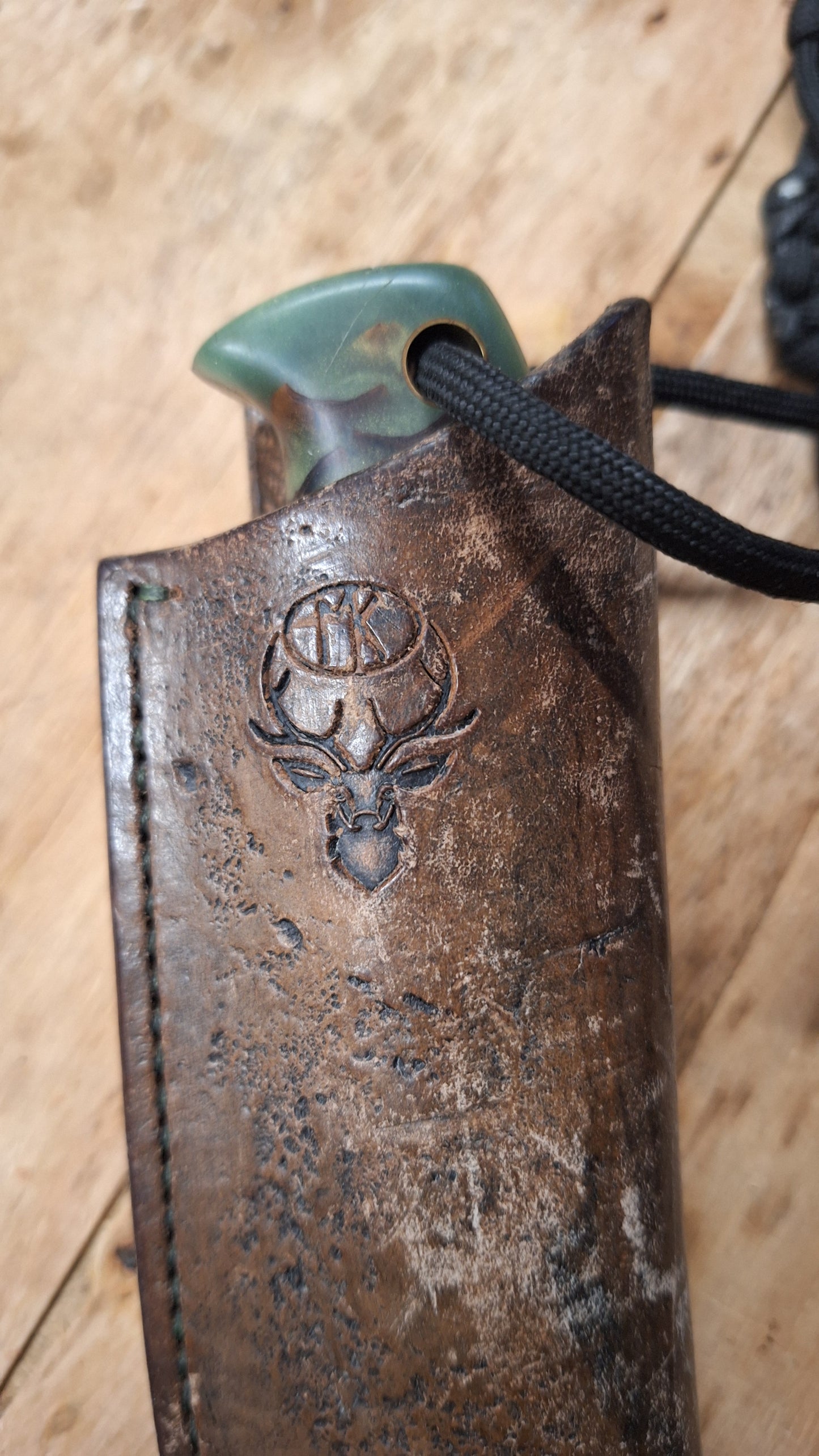 Jagdmesser mit Lederscheide und Hubertus