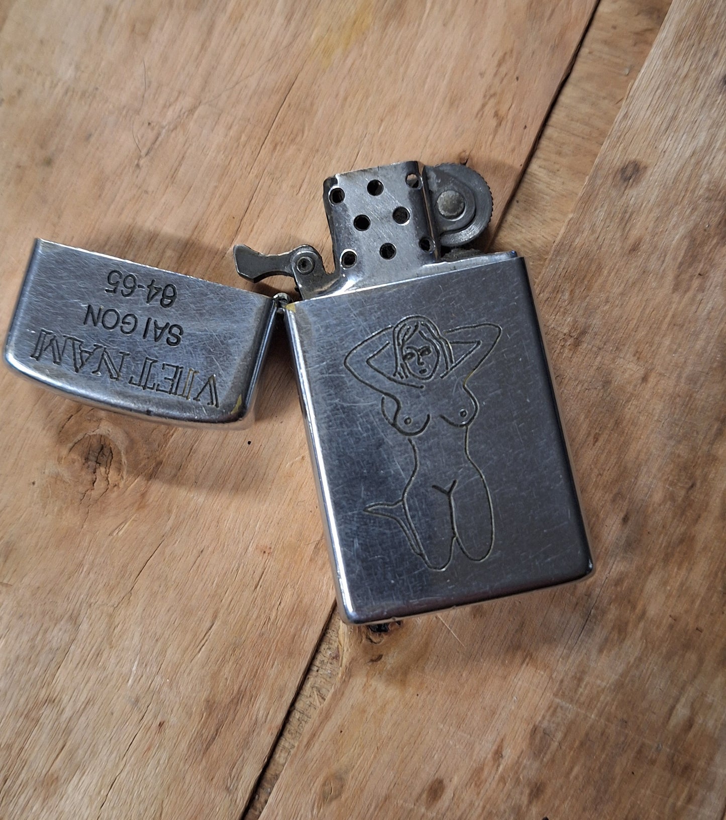 Oryginalna zapalniczka z Wojny w Wietnamie Grawerowana!