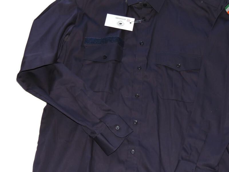 Marineblaues Langarm-Button-Down-Hemd mit irischer Flagge