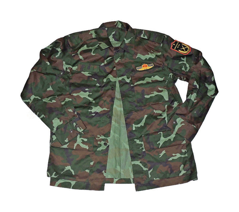 Uniform der vietnamesischen Armee mit moderner mittlerer Besatz