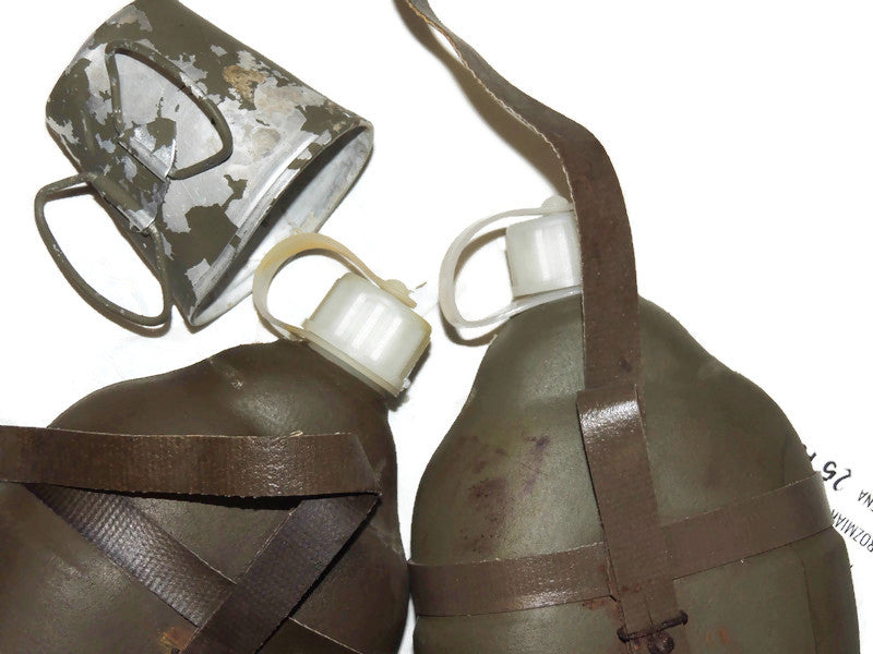 East German NVA communist plastic canteen with cup