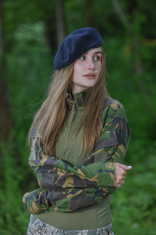 Dunkelblaues Militärbarett der französischen Armee