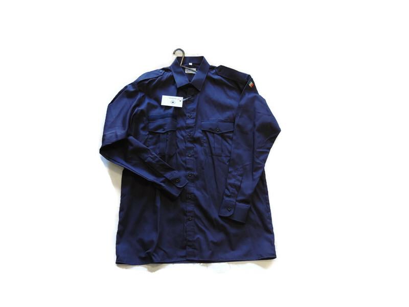 Marineblaues Langarm-Button-Down-Hemd mit irischer Flagge