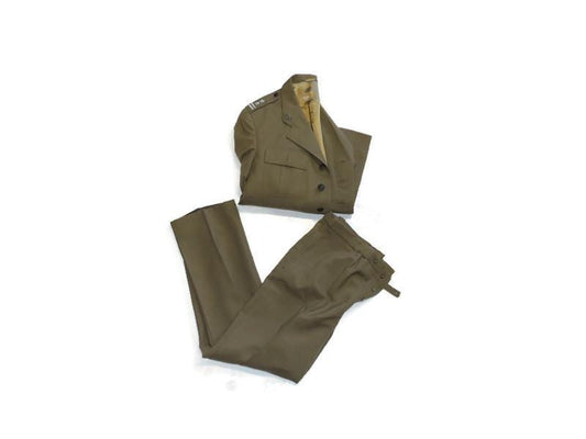 Hose und Jacke der Garnisonsuniform der polnischen Armee aus den 1970er Jahren